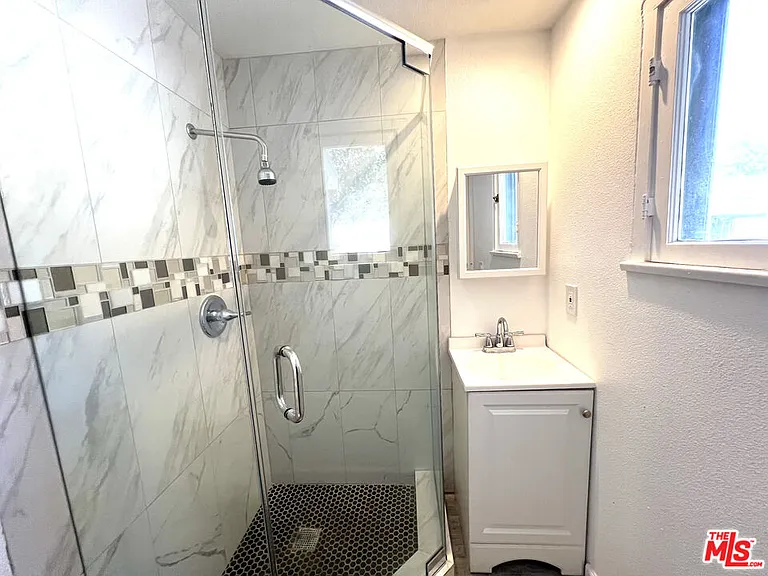 1828 S Gramercy Pl #1/4 — Photo 10