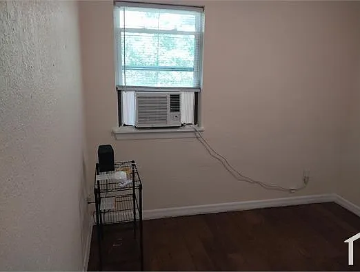 1084 W 21st St #4 — Photo 3