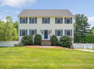 121 Fox Run Dr, Tewksbury, MA 01876