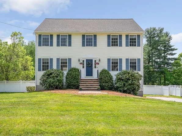 121 Fox Run Dr, Tewksbury, MA 01876