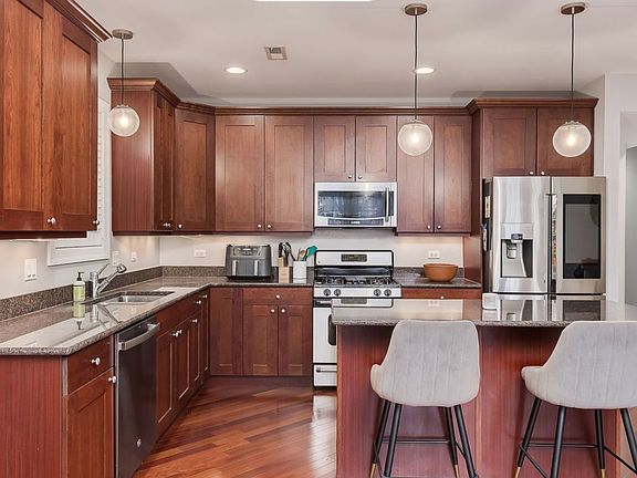 5th image of 1221 N Paulina St #2N