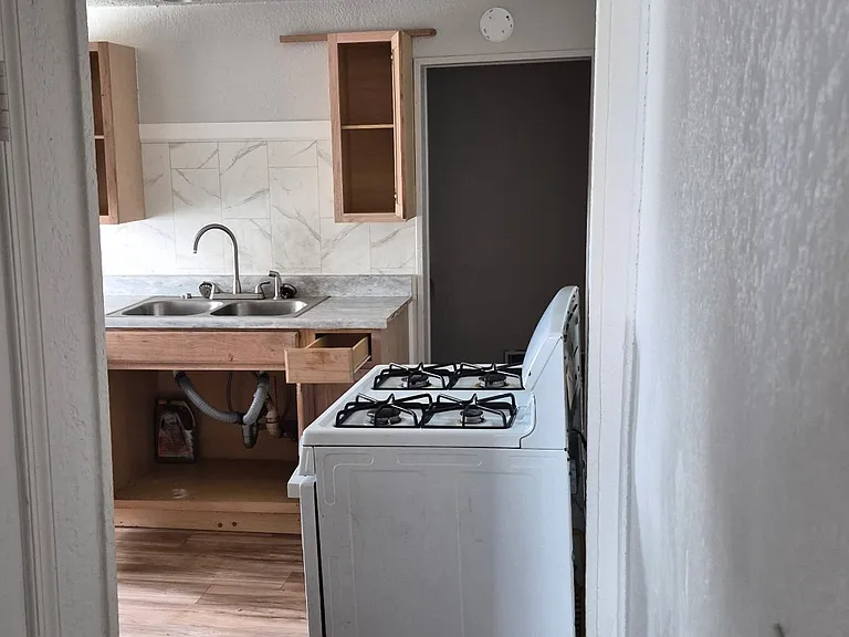 505 N Bromley Ave — Photo 7