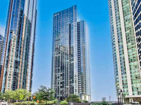 211 N Harbor Dr APT 1809, Chicago, IL 60601