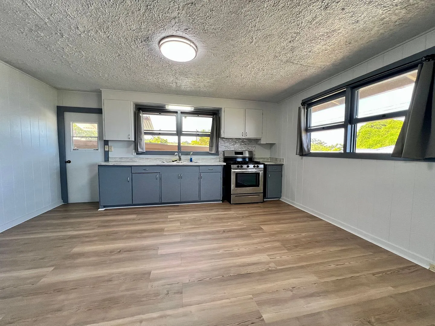 3 bedroom 1.5 bath in South Kona with a covered carport — Photo 3