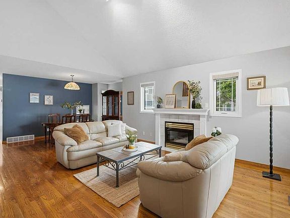 4th image of 4 S Inglewood Lndg SE