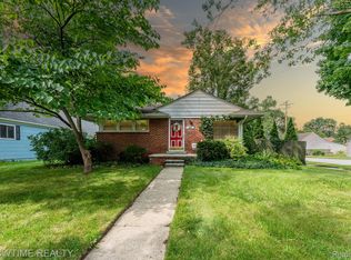 90 Clair St, Mount Clemens, MI 48043