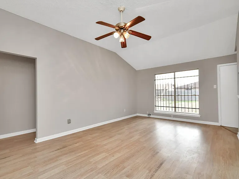 12811 Glenhollow Dr — Photo 9