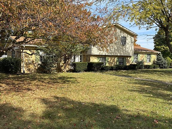 2nd image of 7416 Radburn Cir