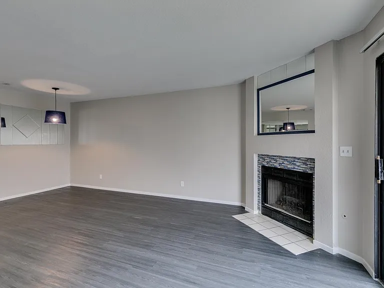 810 N Sloan Ln #103 — Photo 1