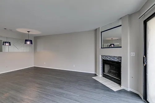 810 N Sloan Ln #103 Photo 1