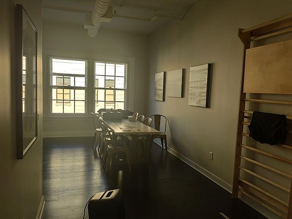 3rd image of 320 Montgomery St #25