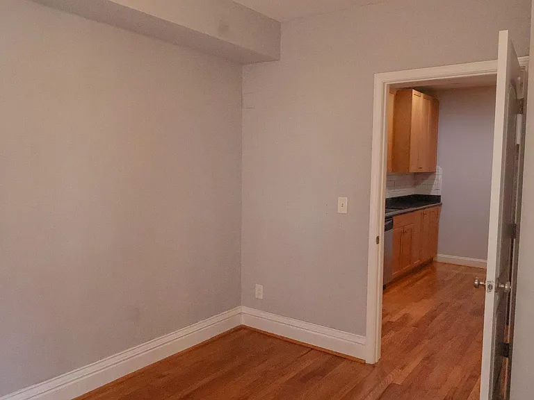 757 Syracuse Ave — Photo 9