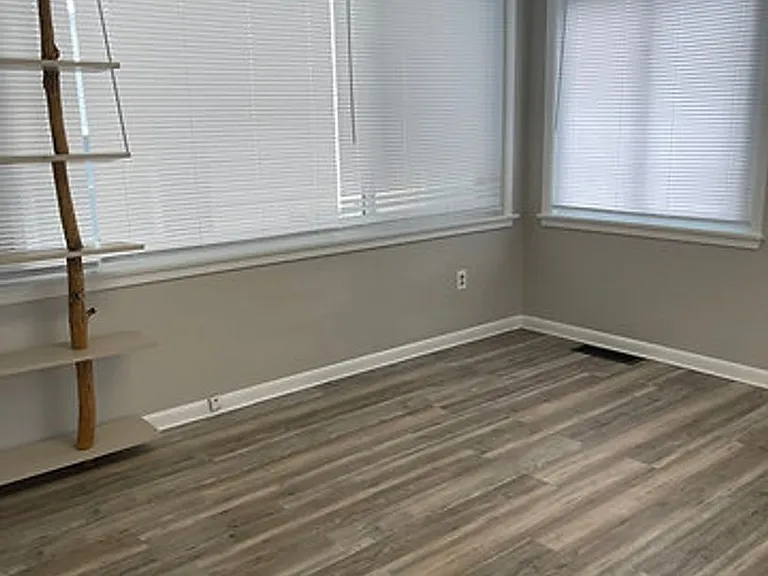313 N College Ave — Photo 6