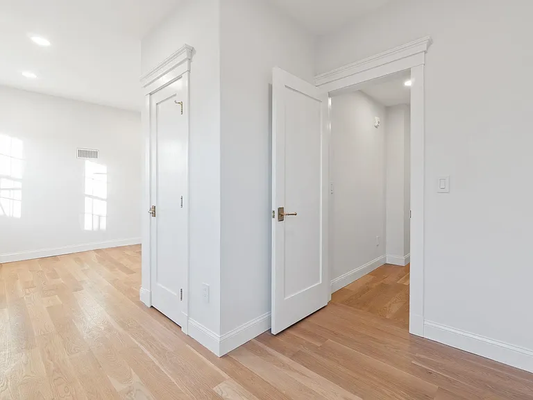 82 Colgate St #3 — Photo 32