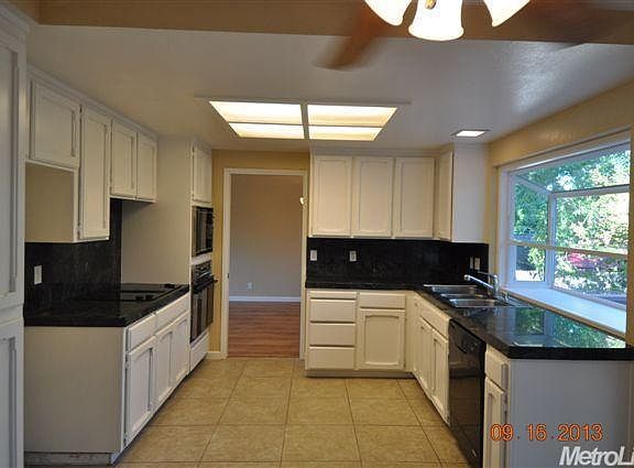 5th image of 2650 Manzanita Dr