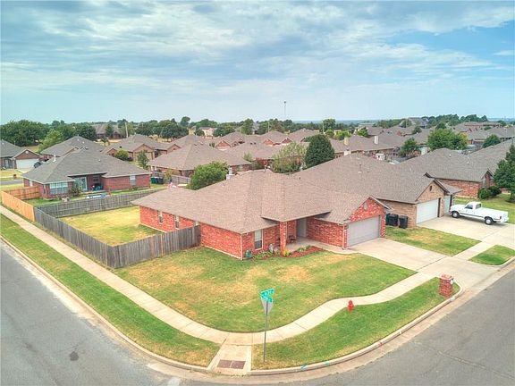 4th image of 500 SW 163rd St
