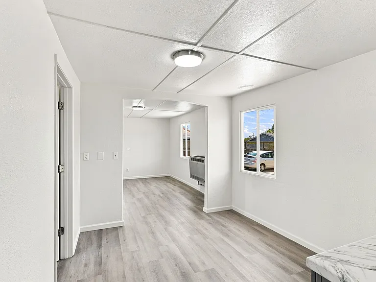 30 Hawthorne Ave — Photo 3