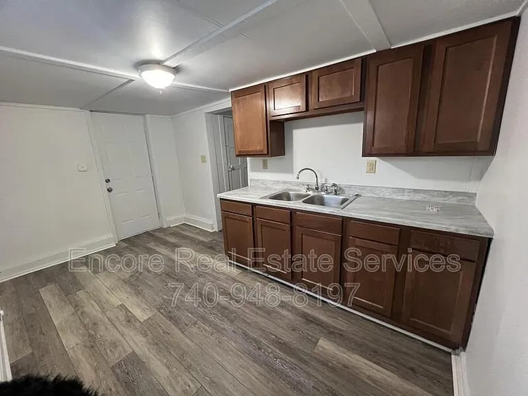 185 Monroe St — Photo 5