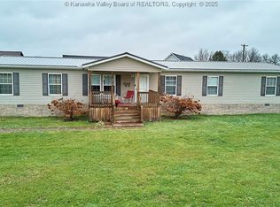 374 Sunnybrook Dr, Hurricane, WV 25526