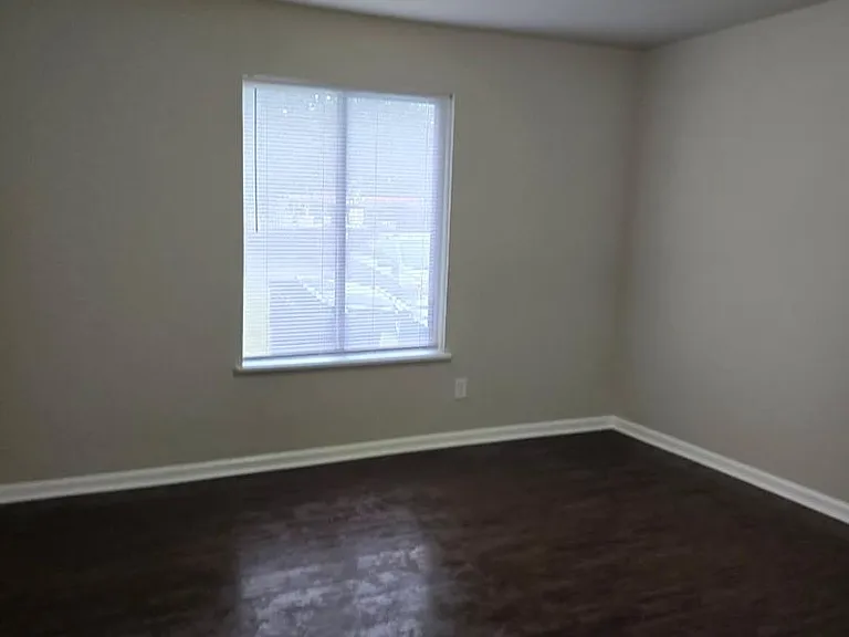401 Hilltop Dr — Photo 18