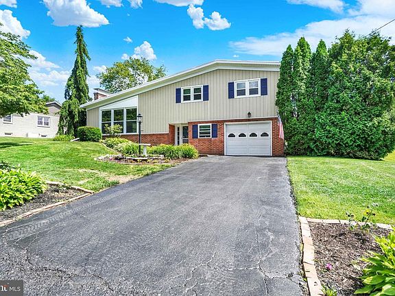 2nd image of 4158 Trowbridge Rd