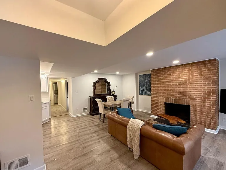 616 E St NE #B — Photo 8
