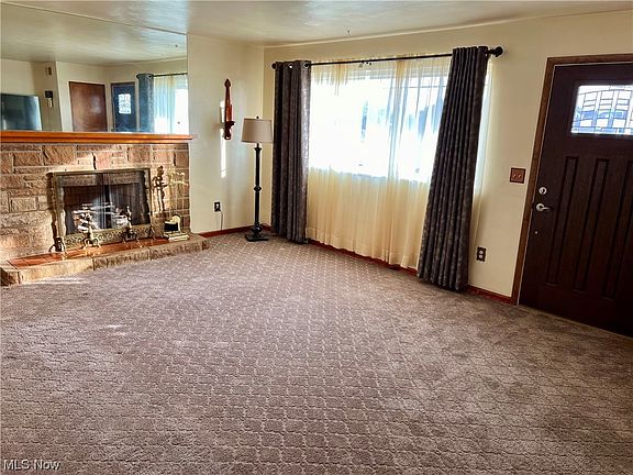 4th image of 3075 Crestline Dr