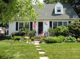 123 Columbia St, South Kingstown, RI 02879