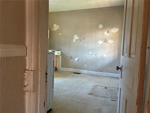 3rd image of 307 Xenia Ave