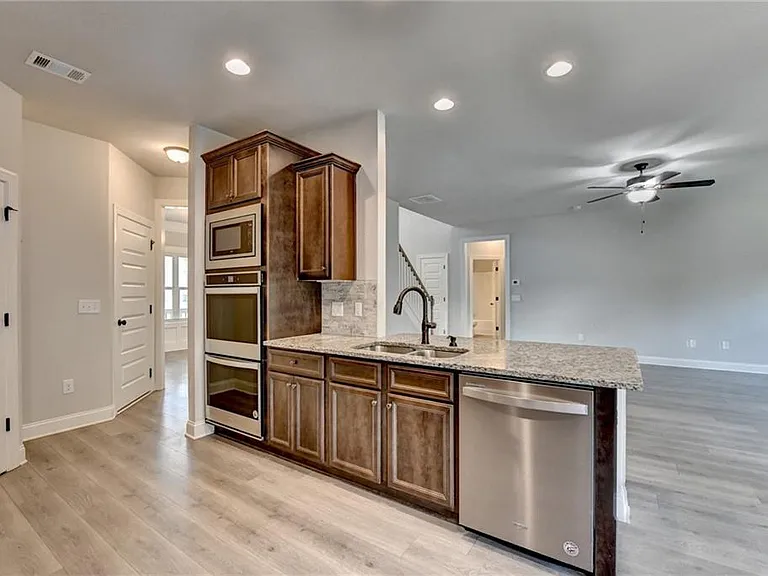 235 Bella Dr — Photo 34