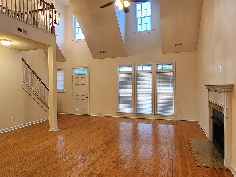 302 Savannah Dr — Photo 7