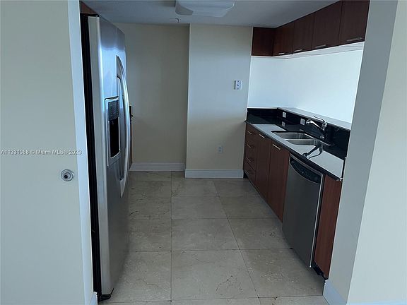 3rd image of 1800 N Bayshore Dr APT 2109