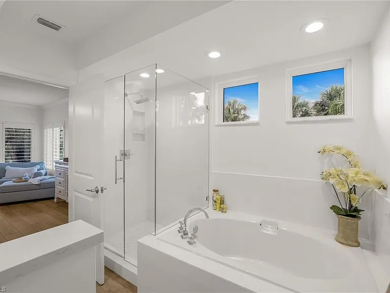 790 Willowbrook Dr #305 — Photo 11