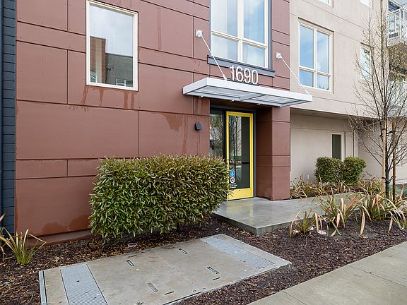 2nd image of 1690 Delano St Unit 31