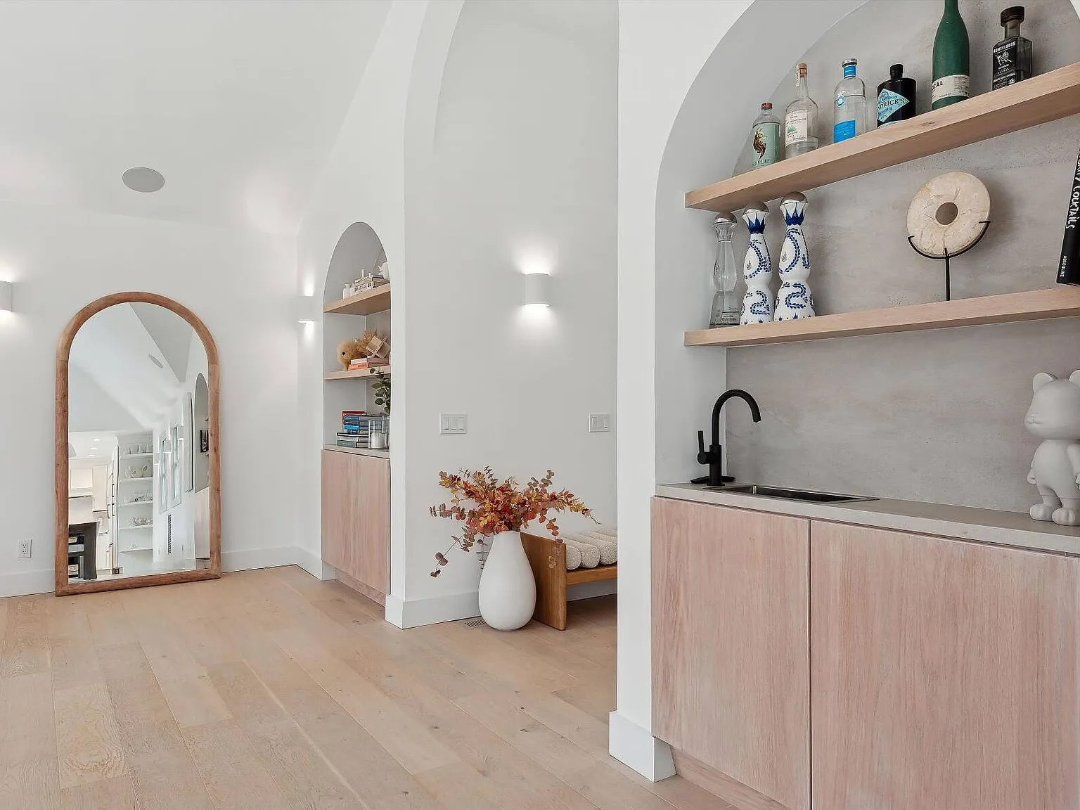 Renovated Sag Harbor Rental with Pool — Photo 3