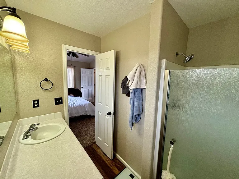 802 Waterglen Dr #D18 — Photo 11