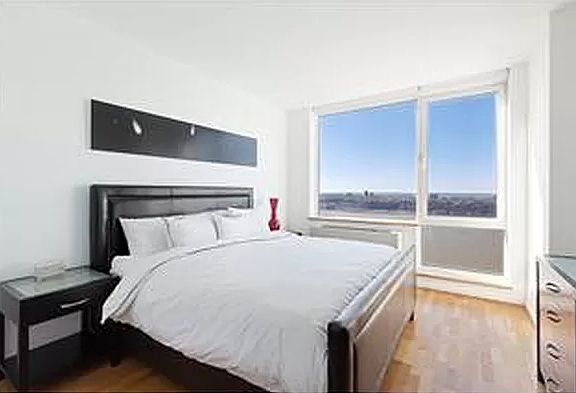 4th image of 635 W 42nd St APT 41E