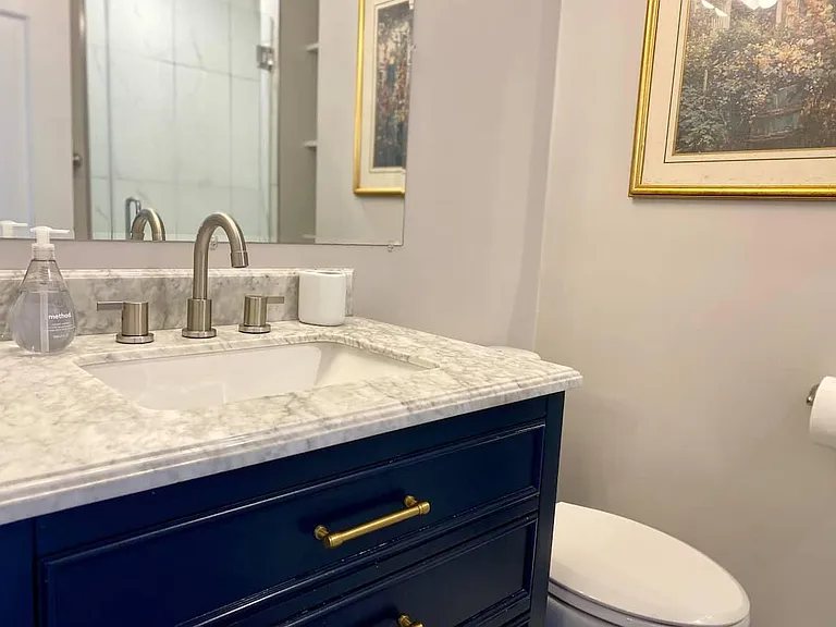 Main level full bathroom