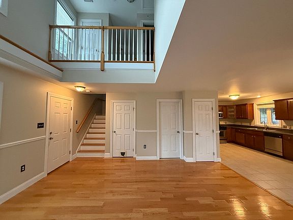 4th image of 204 Center St APT 9