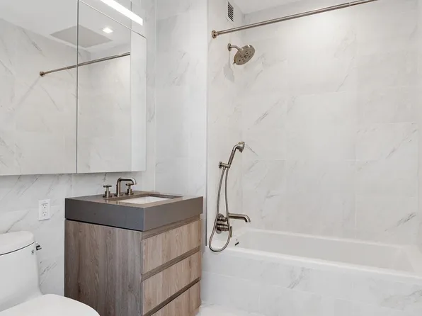 200 East 23rd Street 17B image 3 of 10