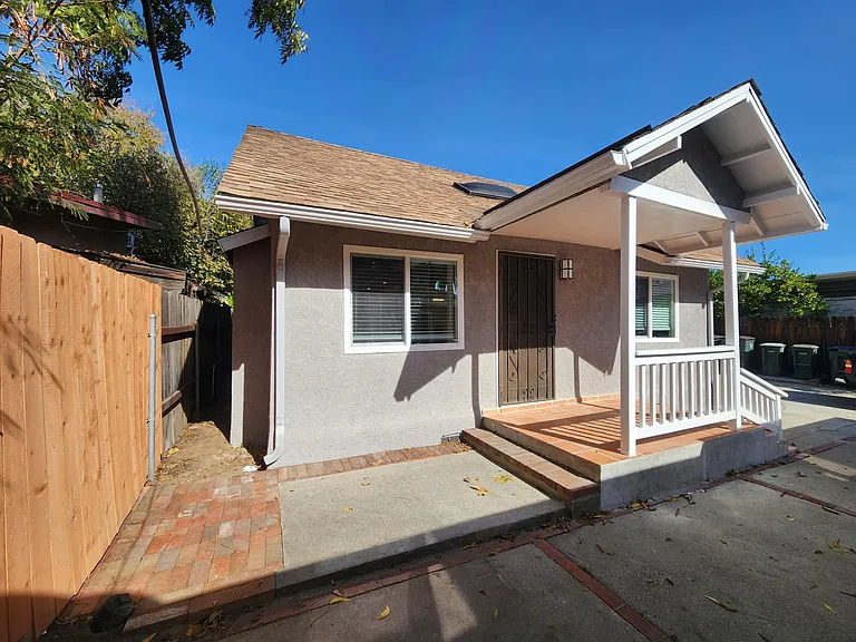 1569 Locust St — Photo 4