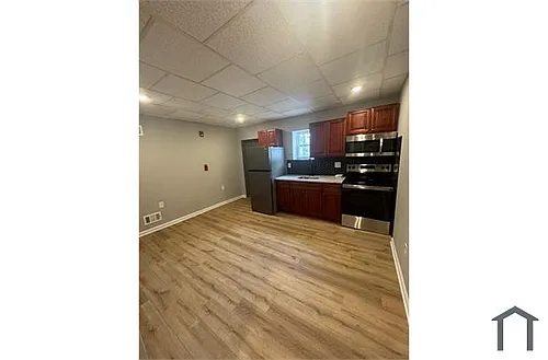 4670 James St Photo 1