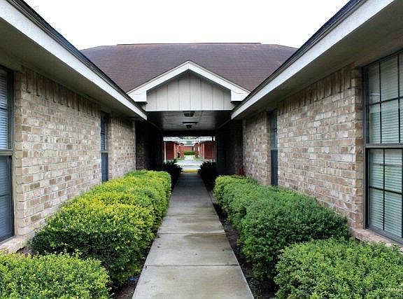 2nd image of 1010 Stonehaven Blvd APT 1