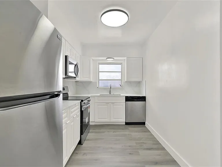 2864 NE 32nd St #7 — Photo 10
