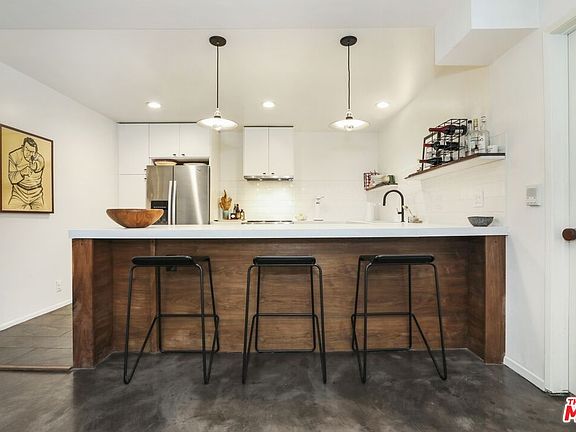 5th image of 2344 Fletcher Dr APT 221