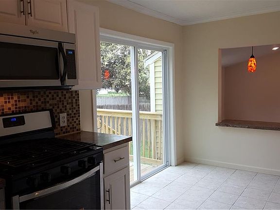4th image of 209 Shaver Ave