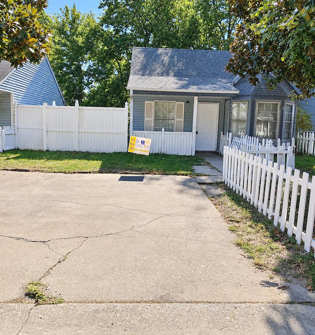 Lovely 3-Bedroom, 1-Bathroom Home! — Photo 1