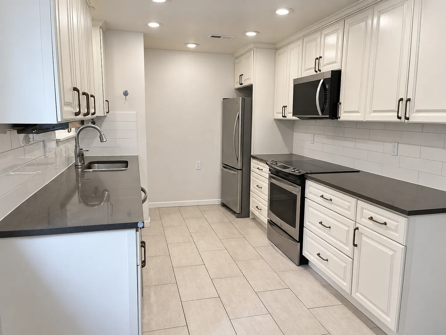 3 bed, 1.0 bath, 1100 sqft, $3,595 — Photo 4