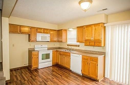 4th image of 2605 S Peck Ct