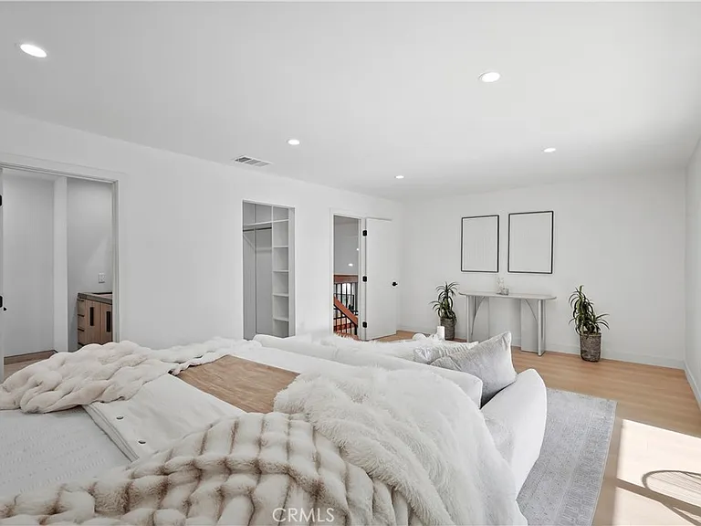 6221 Mammoth Ave — Photo 22
